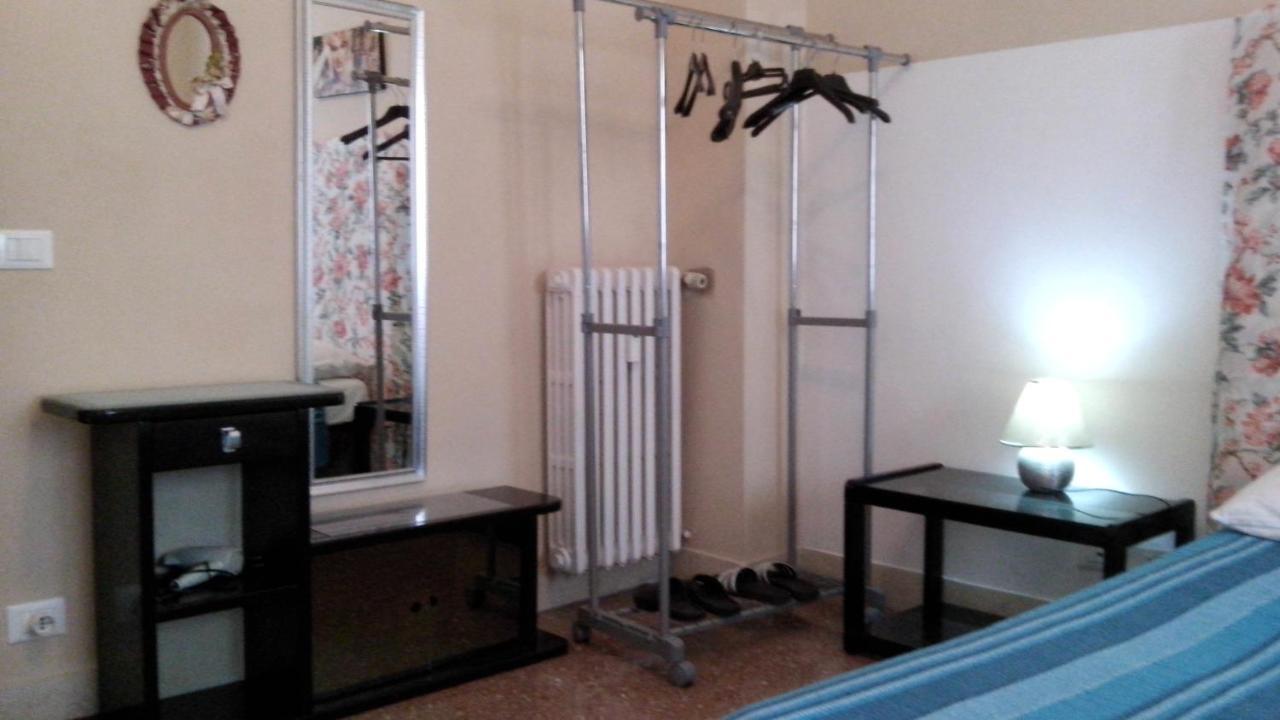 Affittacamere , Rooms Near Trastevere Station Рим Екстериор снимка