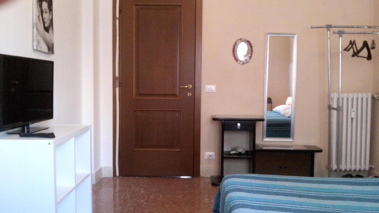 Affittacamere , Rooms Near Trastevere Station Рим Екстериор снимка