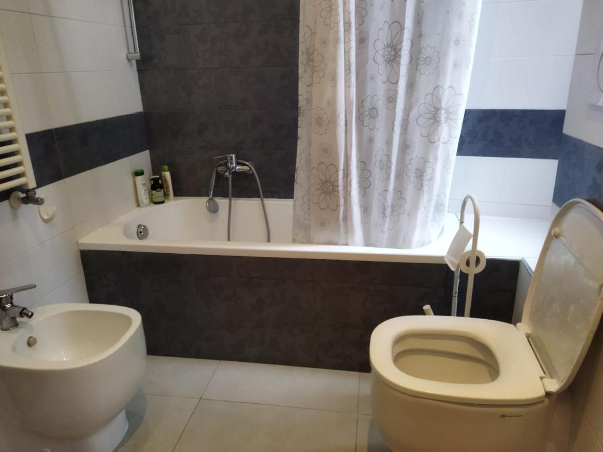Affittacamere , Rooms Near Trastevere Station Рим Екстериор снимка