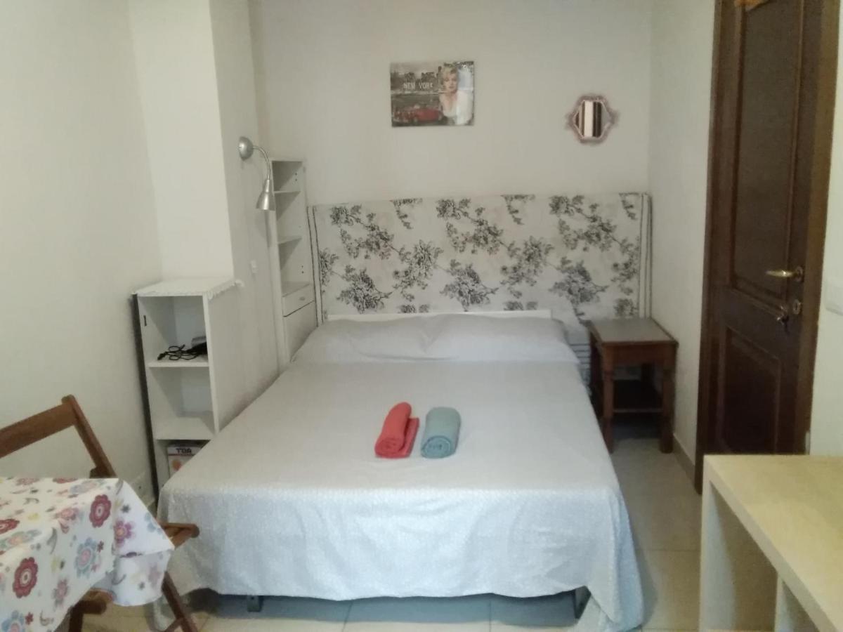 Affittacamere , Rooms Near Trastevere Station Рим Екстериор снимка